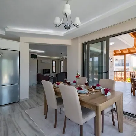 Perfect Peaceful In Oeluedeniz Villa Fethiye