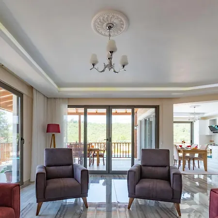 Perfect Peaceful In Oeluedeniz Villa Fethiye